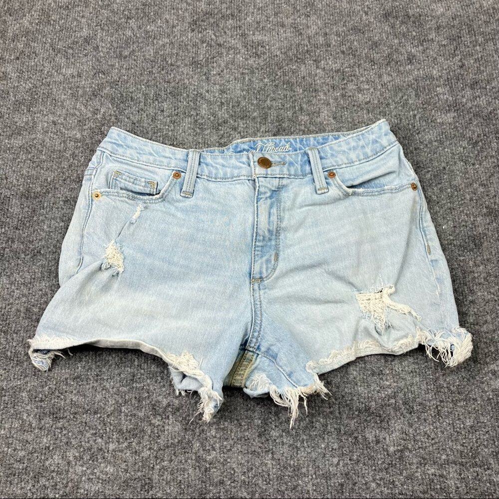 Universal Thread Shorts Womens Size 2 Light Wash Distressed Denim High Rise